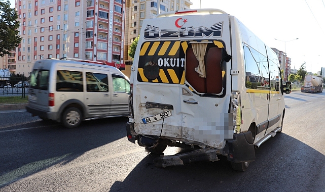 Otomobil minibüsle çarpıştı! 1 ölü, 1 yaralı