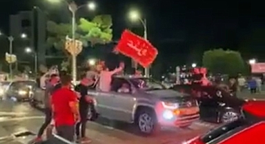 Şanlıurfalılar ile Suriyeliler arasında bayrak krizi