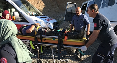 Tarım işçilerini taşıyan minibüs kaza yaptı! 17 yaralı