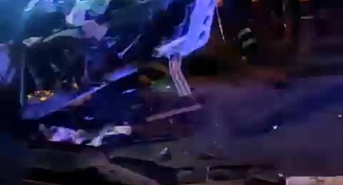 Urfa yolunda tır park halindeki kamyona çarptı!