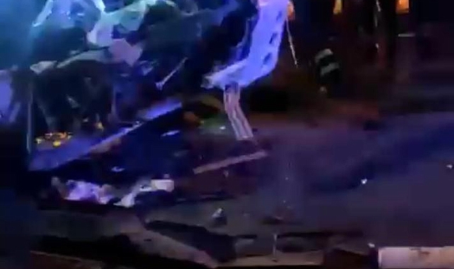 Urfa yolunda tır park halindeki kamyona çarptı!