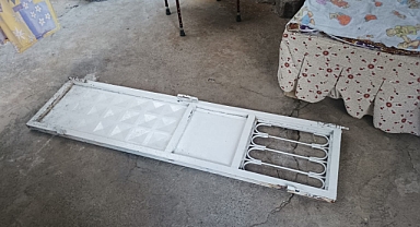 Üstüne Kapı Düşen Adam Yaralandı