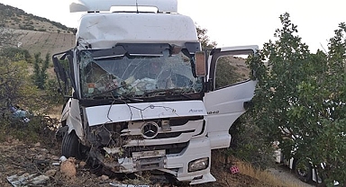 Yakıt tankeri şarampole sürüklendi