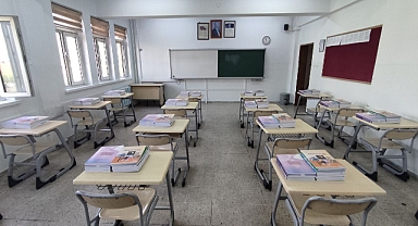 2022-2023 eğitim öğretim yılı için yardımcı kaynaklar okul sıralarına koyuldu