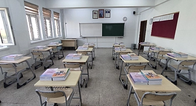 2022-2023 eğitim öğretim yılı için yardımcı kaynaklar okul sıralarına koyuldu