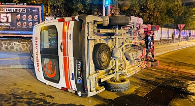 Ambulans kaza yaptı 3 kişi yaralandı