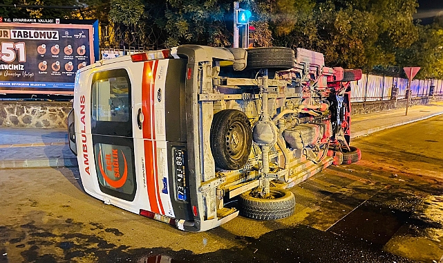 Ambulans kaza yaptı 3 kişi yaralandı