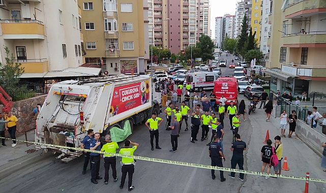 Çöp kamyonunun altında kalan çocuk öldü!