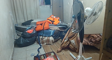 Göçmen kaçakçısı gizlendiği evde yakalandı