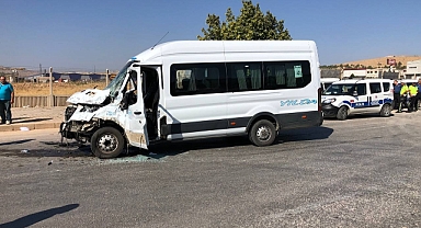 İşçi servisi kaza yaptı 6 kişi yaralandı