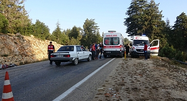 Kamyonet ile motosiklet çarpıştı: 1 ölü, 1 yaralı