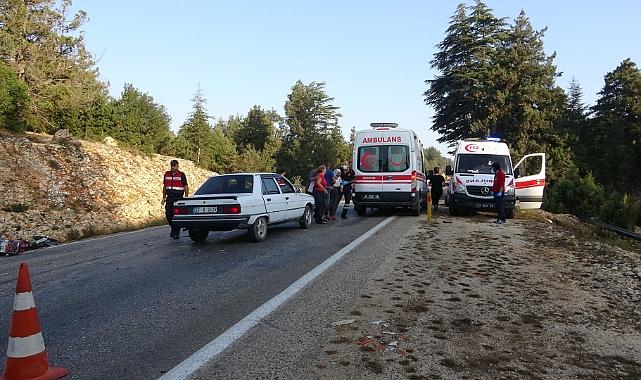 Kamyonet ile motosiklet çarpıştı: 1 ölü, 1 yaralı
