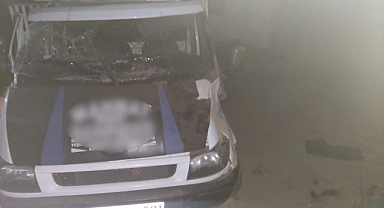 Kamyonet şarampole yuvarlandı: 2’si ağır 3 yaralı