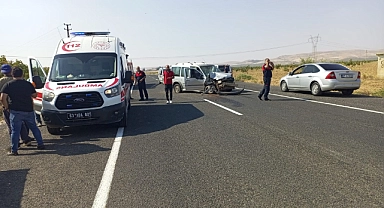 Kaza meydana geldi 2 kişi yaralandı