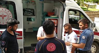 Ters yönden gelen sürücü motosikletliyi darp etti