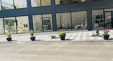Klimayı tamir ederken 5. kattan aşağı düştü