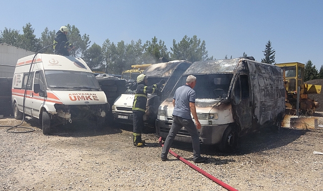 Küçük çocuklar ambulansı ateşe verdi
