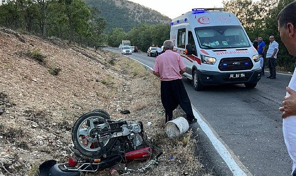 Motosiklet kaza yaptı sürücüsü ağır yaralandı
