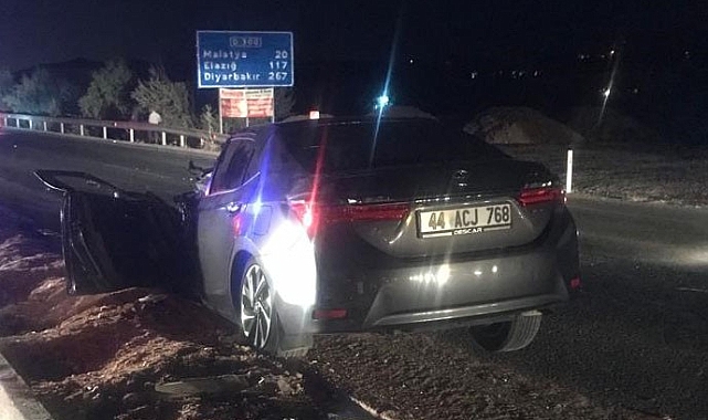 Otomobil ile kamyonet çarpıştı 4 kişi yaralandı