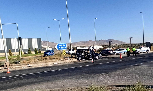 Otomobil kamyonla çarpıştı: 2 ölü, 4 yaralı