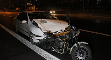 Otomobil motosiklete çarptı: 1 ölü, 2 yaralı