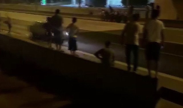 Otoyolda yarış yapan araç  23 yaşındaki gence çarptı
