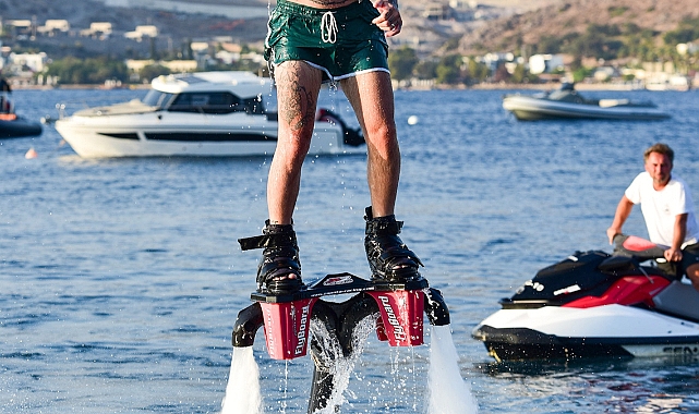 Özkan ailesi flyboard yaparken görüntülendi