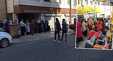 PTT önünde güneş altında sıra  beklediler