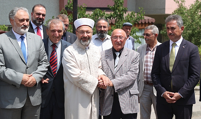 Saldırıya uğrayan cemevine başkan Erbaş'tan ziyaret