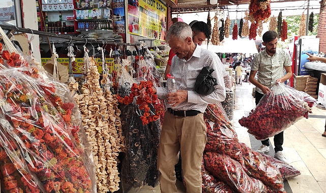 Şanlıurfa'da tarihi çarşıda renk cümbüşü yaşandı