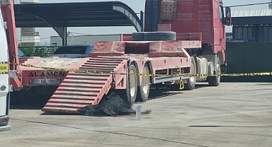 Şanlıurfa'da tırın yükleme rampasının altında kalan işçi öldü