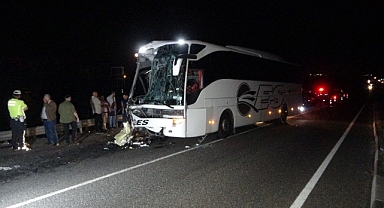 Şehirlerarası otobüs kaza yaptı: 1 ölü, 43 yaralı
