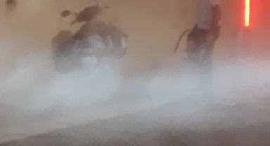 Seyir halindeki motosiklet alev alev yandı