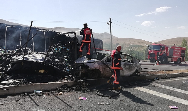 Tır ile otomobilin çarpışmasında araçlar küle döndü: 5 yaralı