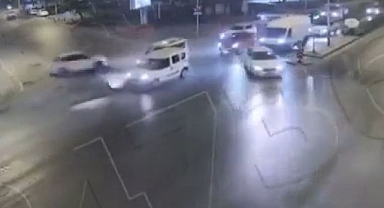 Trafik kazaları güvenlik kamerasına yansıdı