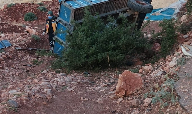 Traktör devrildi 1 kişi öldü 2 kişi yaralandı
