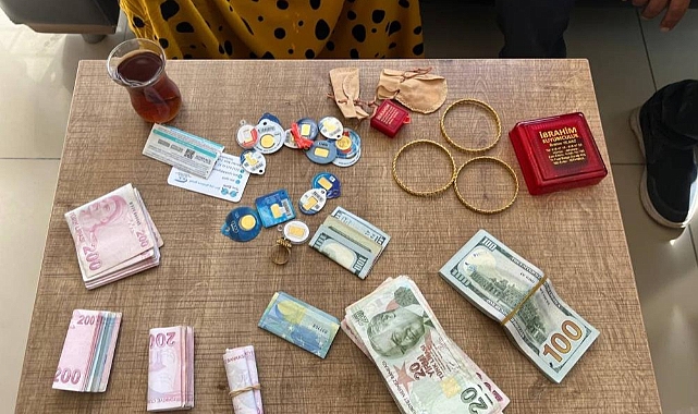 Kadın yolcu çantasını tuvalette unuttu