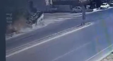 Adana’da biber yüklü kamyonet kaza yaptı