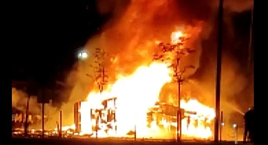 Aksaray'dan Şanlıurfa'ya gelen tır alev alev yandı