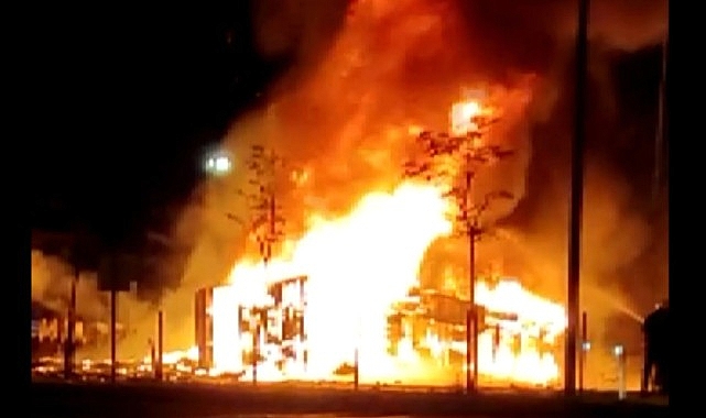 Aksaray'dan Şanlıurfa'ya gelen tır alev alev yandı