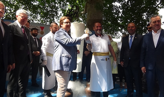 Bakan Derya Yanık Maraş'ta vatandaşlarla bir araya geldi