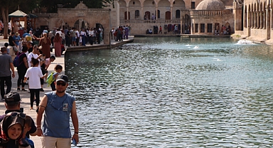 Balıklıgöl'de turist yoğunluğu