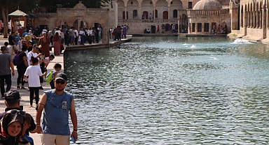 Balıklıgöl'de turist yoğunluğu