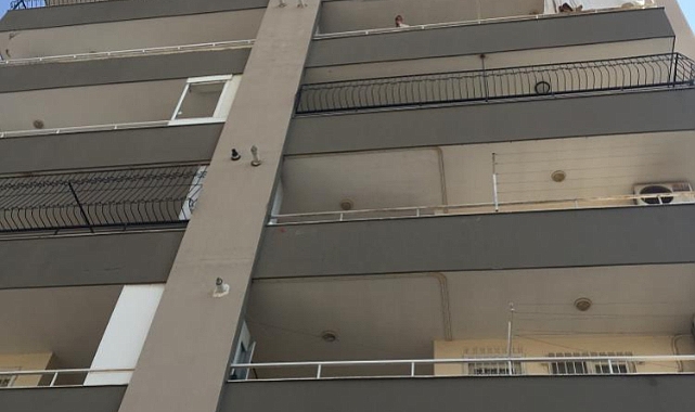 Balkondan düşen kadın hayatını kaybetti
