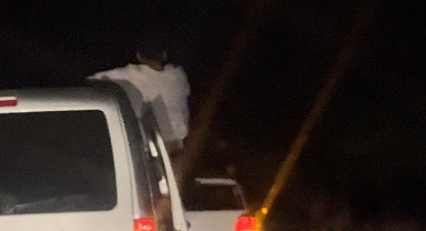 Düğün konvoyunda tehlikeli yolculuk