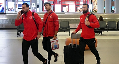 Dünya şampiyonu olan Grekoromen Milli Takımı Türkiye’ye döndü