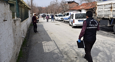 Emlakçıda alacak verecek kavgası: 1 yaralı