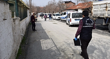 Emlakçıda alacak verecek kavgası: 1 yaralı