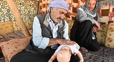 Göçerlere kıl çadırlarda eğitim verildi!