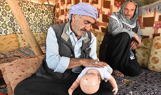 Göçerlere kıl çadırlarda eğitim verildi!